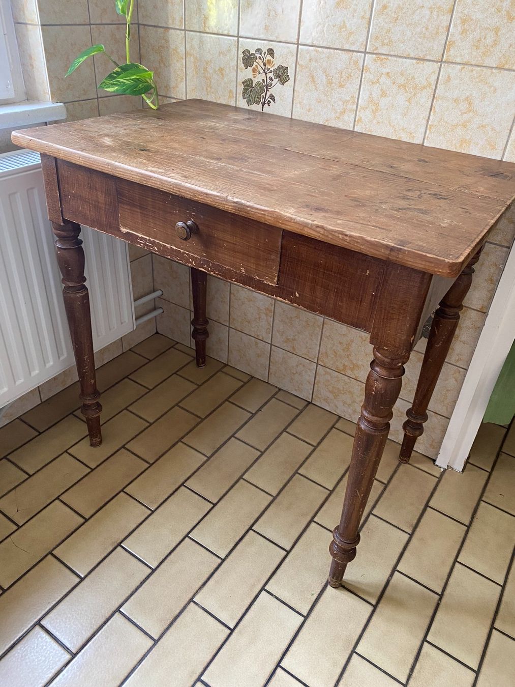 Tische: Table en bois avec tiroir – Gebraucht aus Vevey von Zpahud