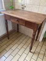 Table en bois avec tiroir