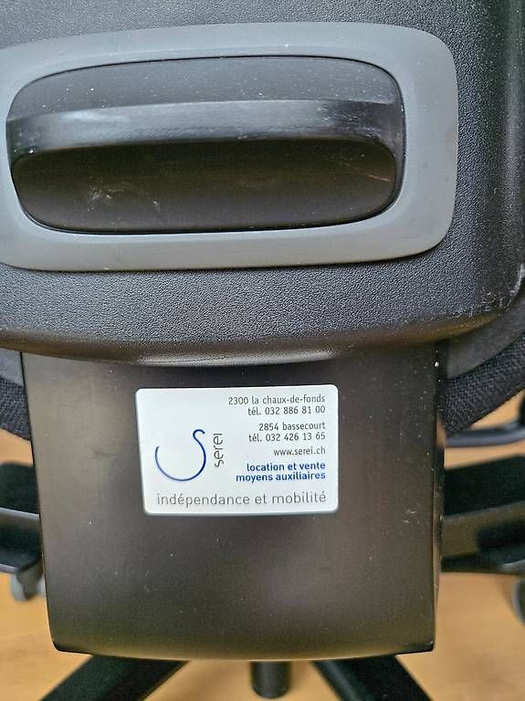 Chaises: Chaise réglable médicale – D'occasion à Neuchâtel par Cobra44 4