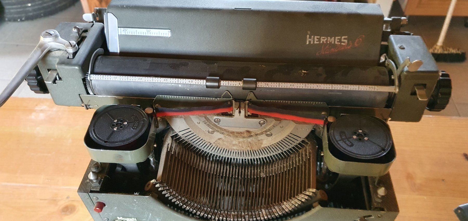 Macchine da scrivere: Machine à écrire Hermes pour décoration – Usato da Moutier venduto da gvmv 3