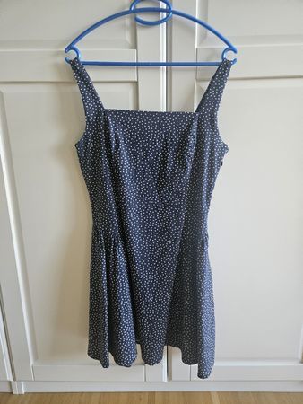 kurzes blaues Kleid