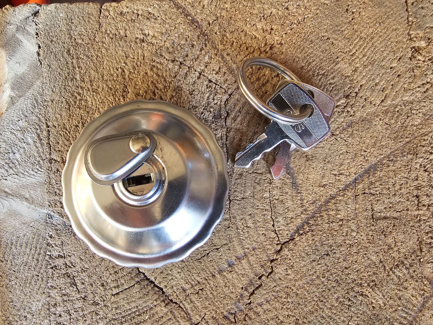 Puch Parti ricambio per ciclomotori: Abschliessbarer Tankdeckel – Usato da Niederbüren venduto da RafaelKa