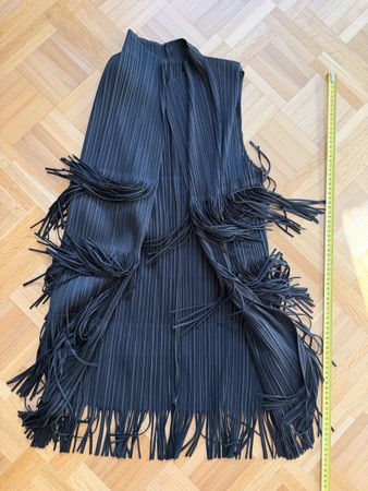 Issey Miyake Weste mit schwarzen Fransen 
