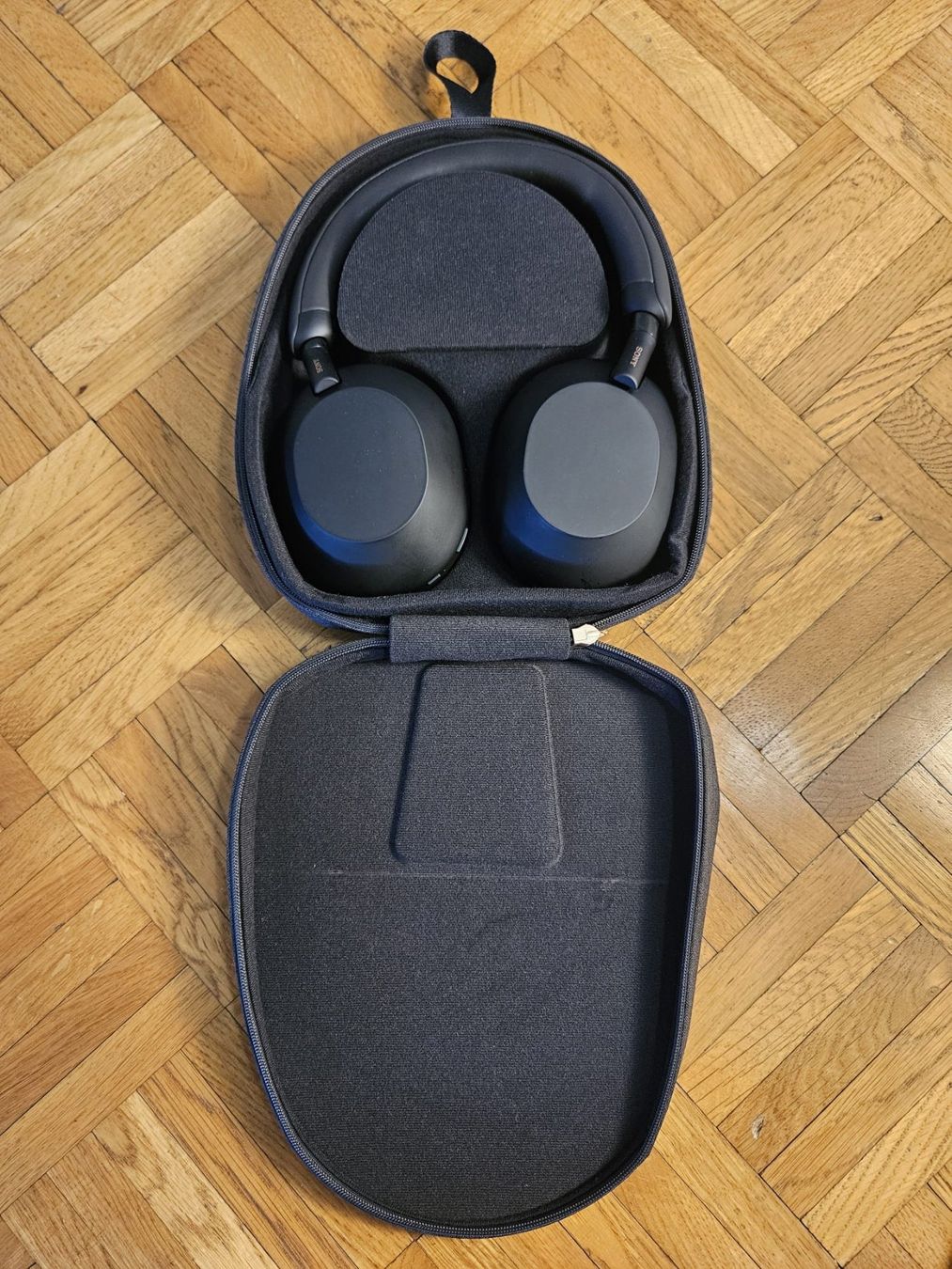 Sony Cuffie: SONY WH-1000XM5 **kaum gebraucht** – Usato da Zürich venduto da nfr_wtc7
