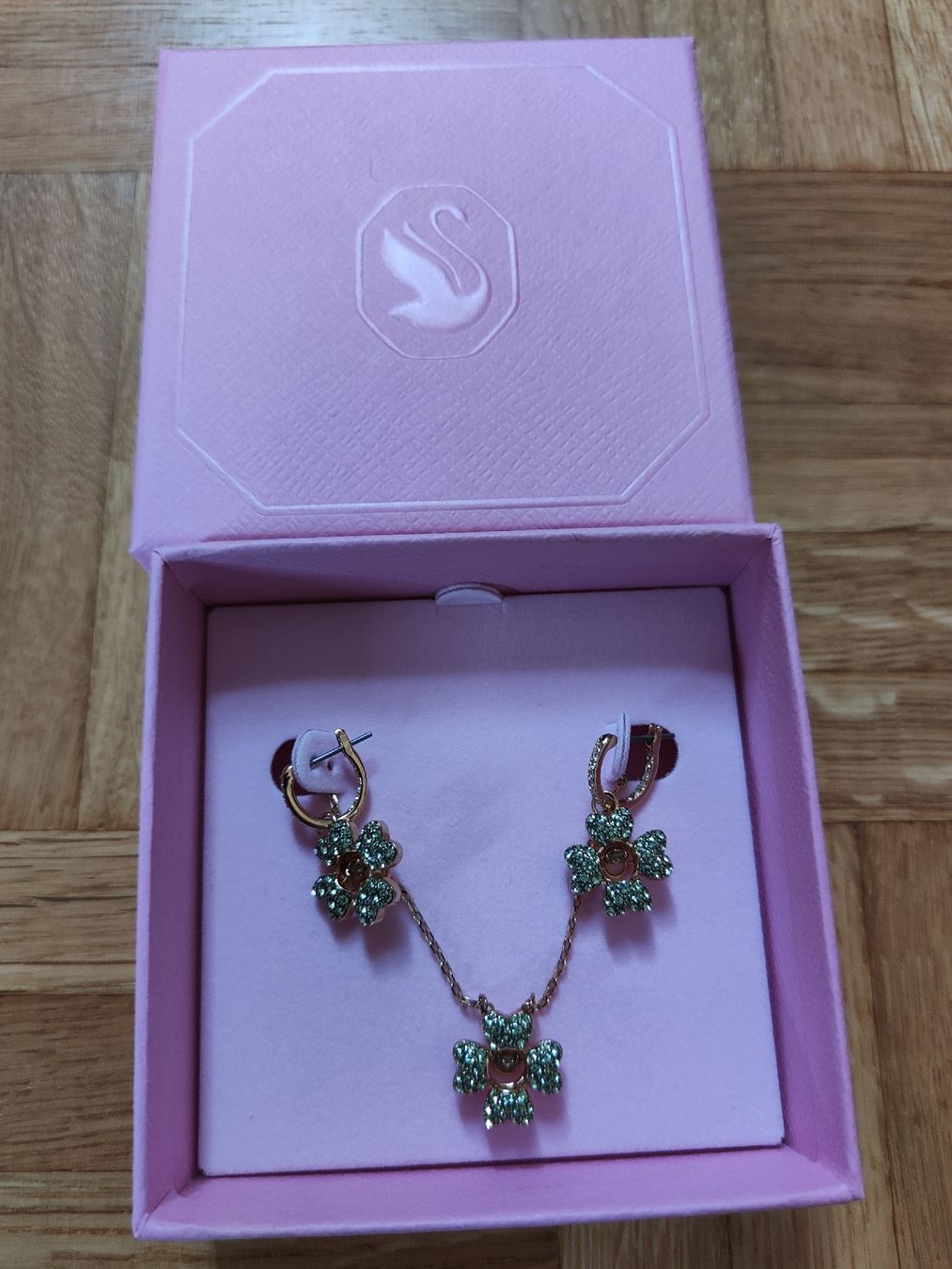 Swarovski Autres bijoux: Swarovski idyllia trèfle , parure – D'occasion à Villeneuve VD par virginie141 1