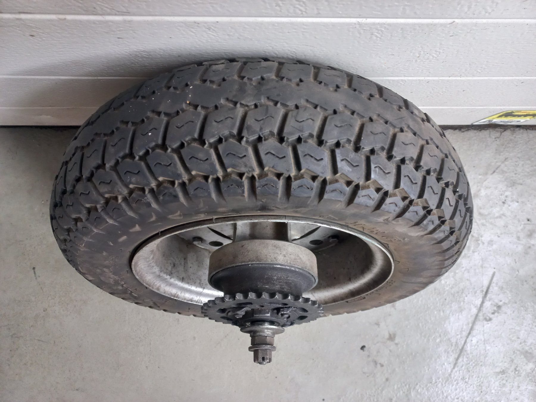 Suzuki Pneumatici & Ruote complete: Oldtimer Motorrad Suzuki RV 50 Hinterrad kompl – Usato da Dulliken venduto da mopar030 2