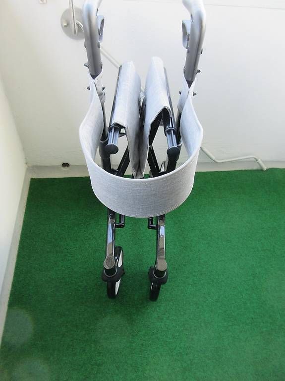 Ausili per la deambulazione: WIR VERKAUFEN EIN ROLLATOR – Usato da Binningen venduto da eic2010 1