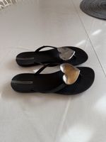 Ipanema, tongs noires avec cœur argenté, taille 39.