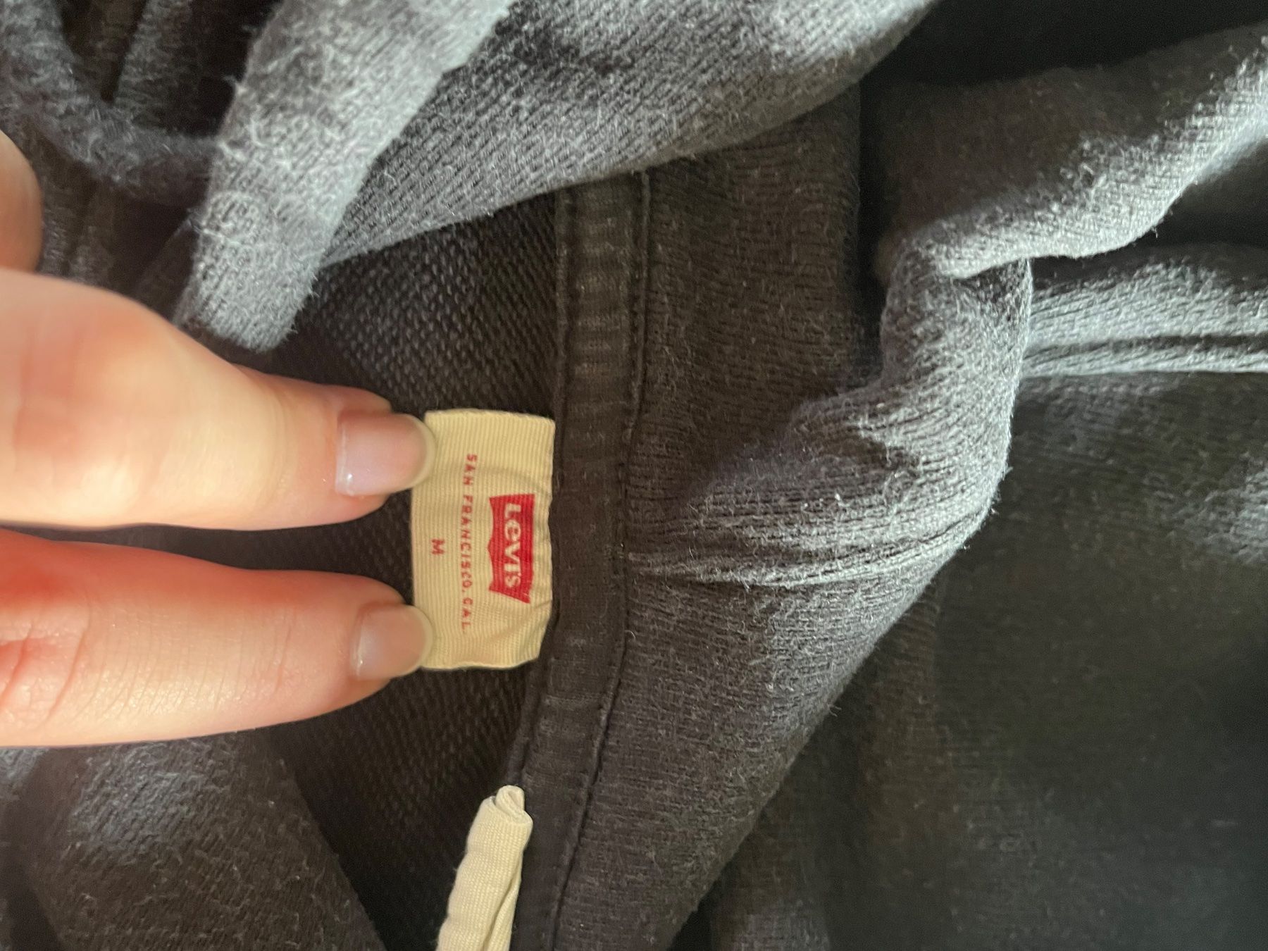 Levi's Maglioni & Felpe: Levi's Pullover schwarz – Usato da Laupen BE venduto da lee_ym6v 4