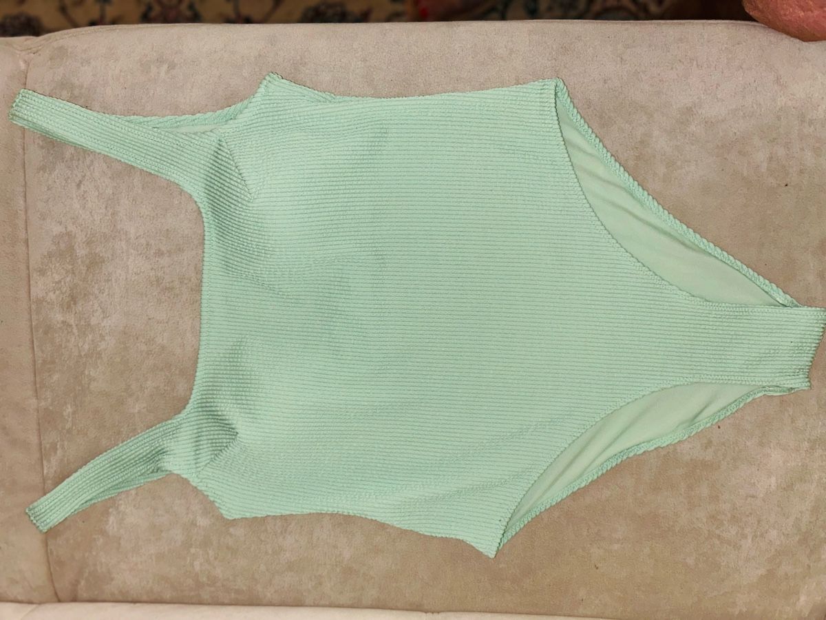 H&M Costumi da bagno & Bikini: Badeanzug H&M mintgrün Grösse M neu – Usato da Männedorf venduto da Raendy