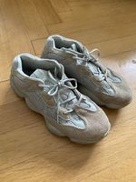 Sneaker Adidas Yeezy 500 hellgrau gebrauchter Zustand