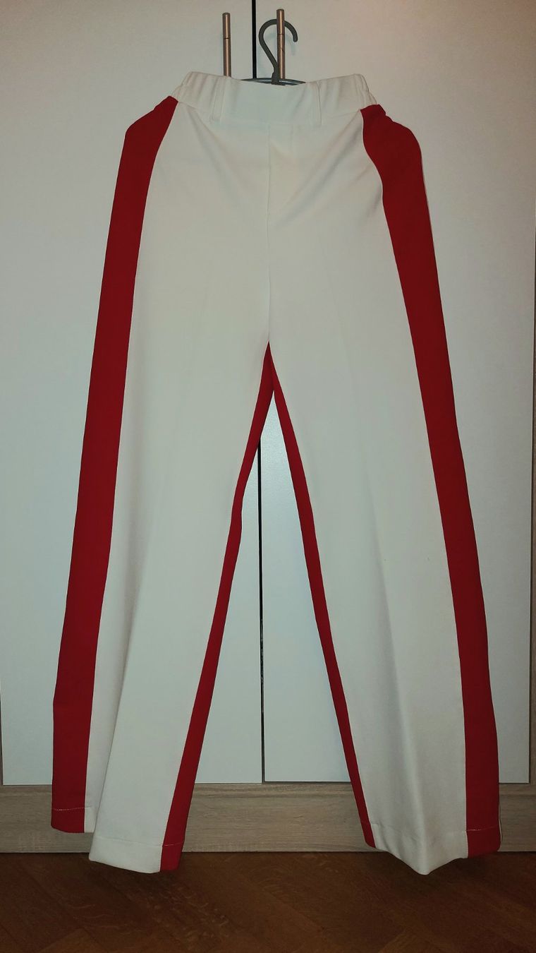 Bershka Pantaloni: Bershka Hose – Usato da Sion venduto da aud_7pxl 3