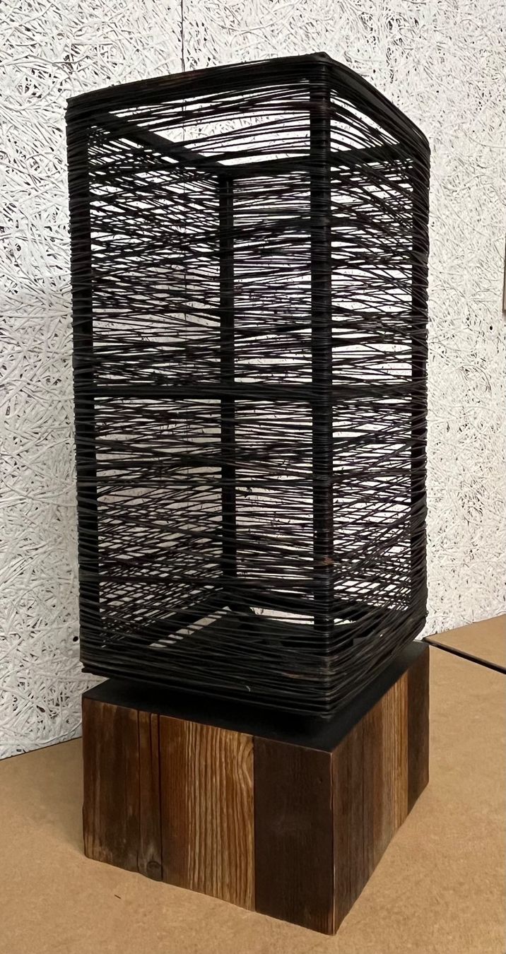Lanterne: Laterne/Windlicht rustical: Eisen auf Holzsockel, 54 cm – Usato da Kloten venduto da SANTALA23