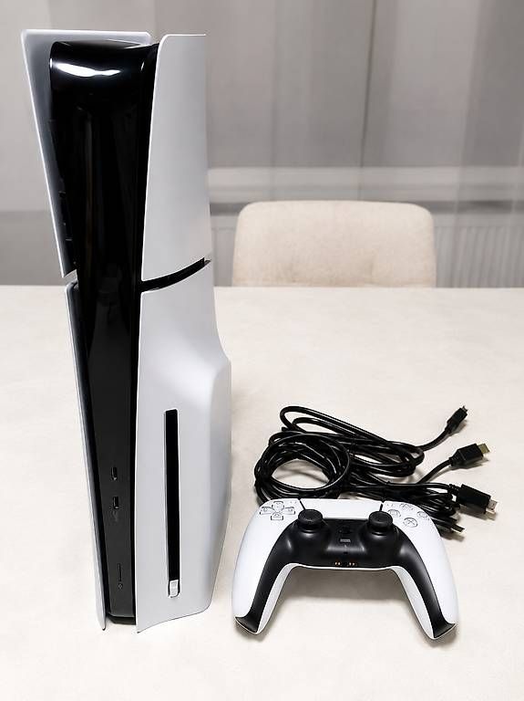 Konsolen: Vendo PS5 con lettore e 3 giochi  – Gebraucht aus Lumino von Gianco 1