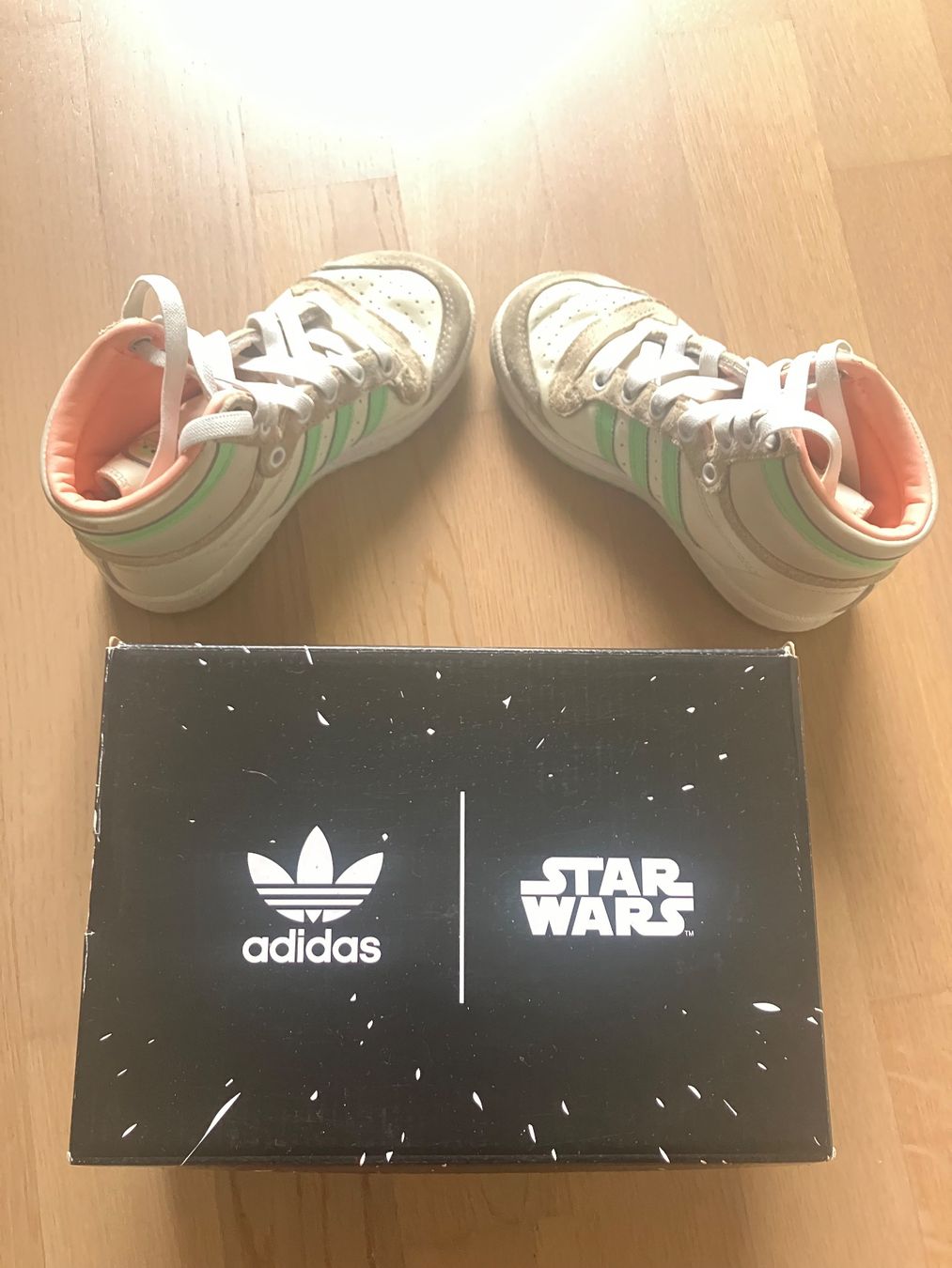Adidas Scarpe per ragazzi: Baskettes "Star Wars - Mandolorian" - Adidas / Taille : 29 – Usato da Genève venduto da SamZu