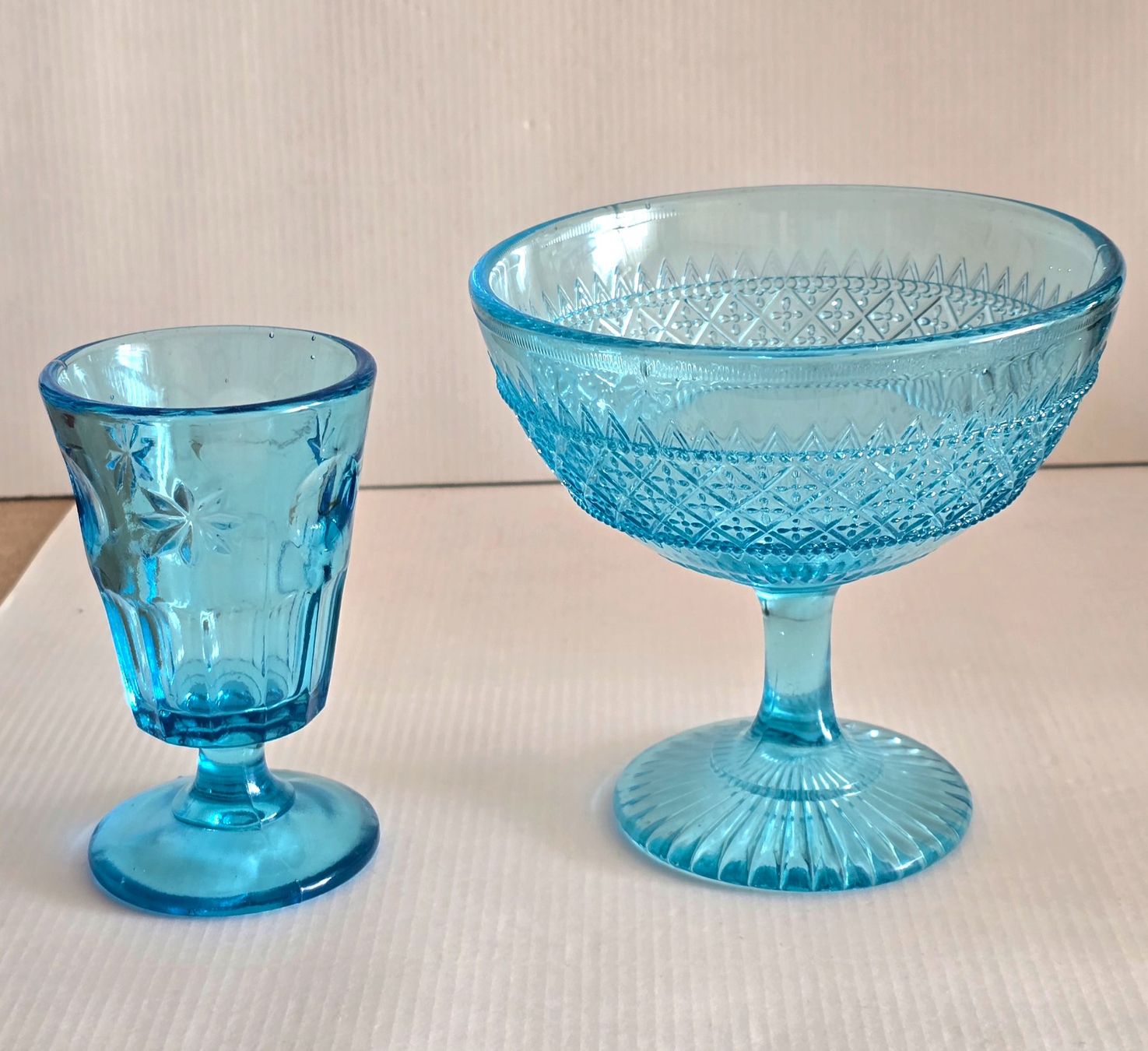 Bicchieri: 2 antike Glasgefässe, ca 1900 - 1920 in blau – Usato da Rheinau venduto da MakalekaAloha