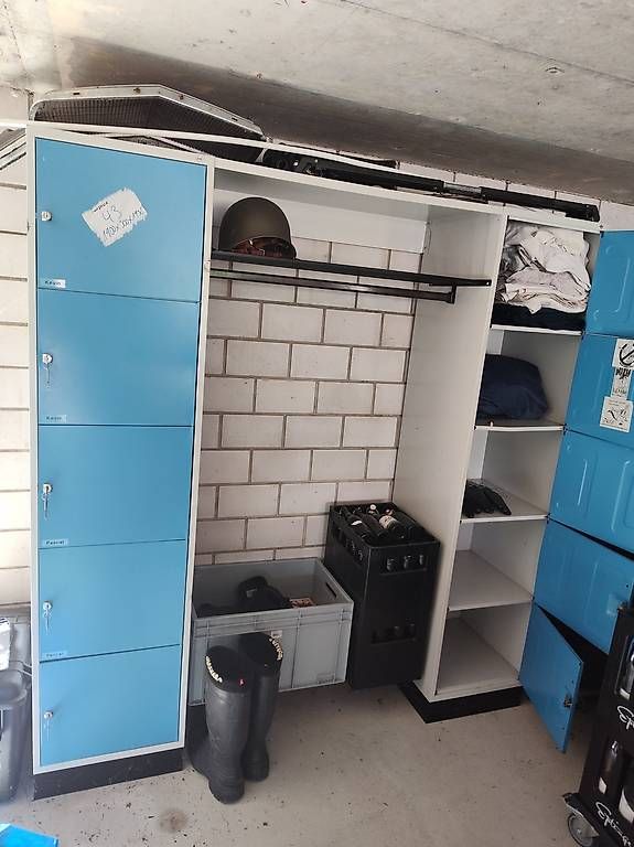 Garderobe: Garderobe mit Schliessfächern – Gebraucht aus Oberentfelden von Danirichner