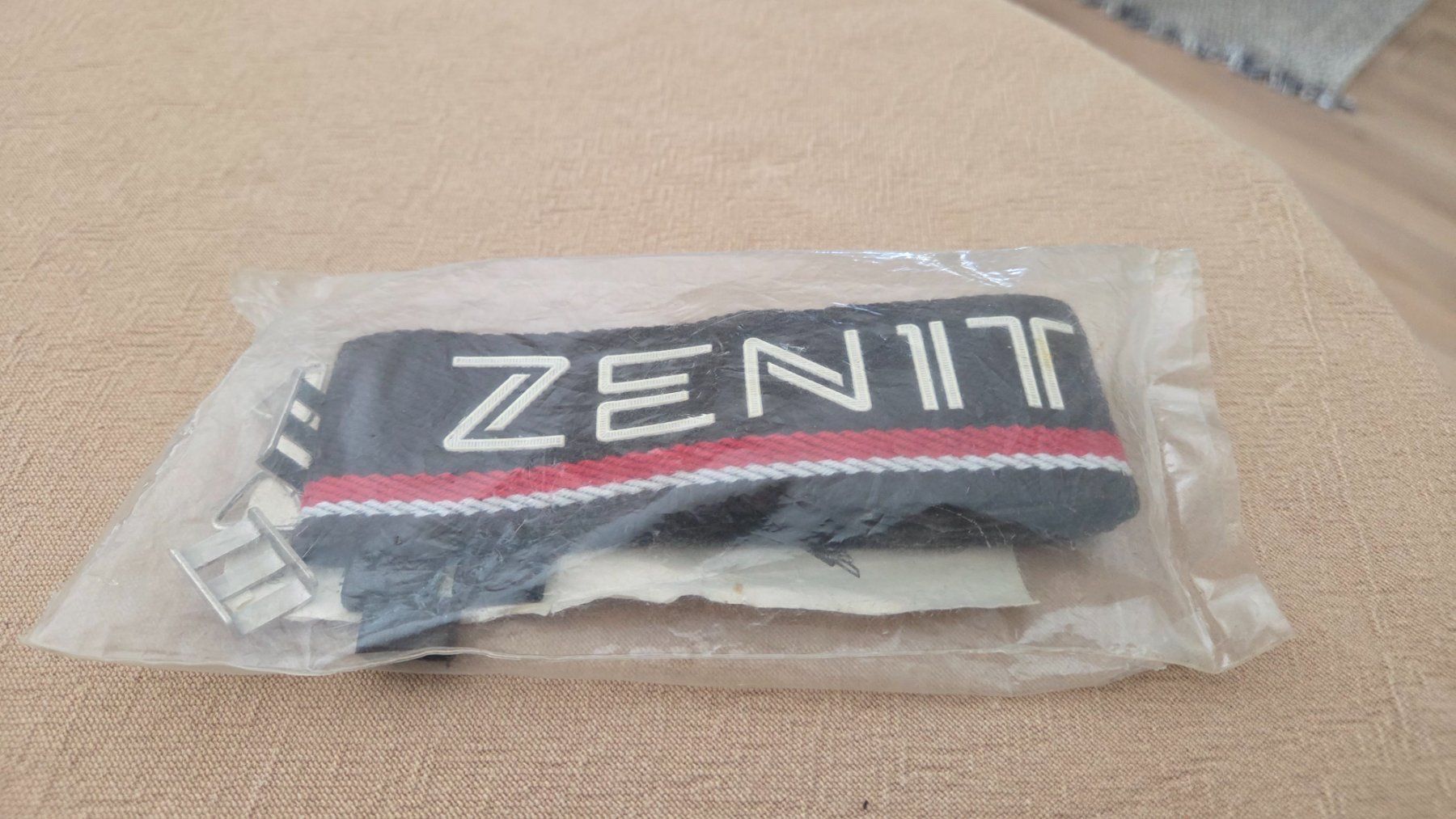 Sonstige Kleidung & Accessoires: Sangle appareil photo Zenit – Neu und originalverpackt aus Vallorbe von ivan.birukov