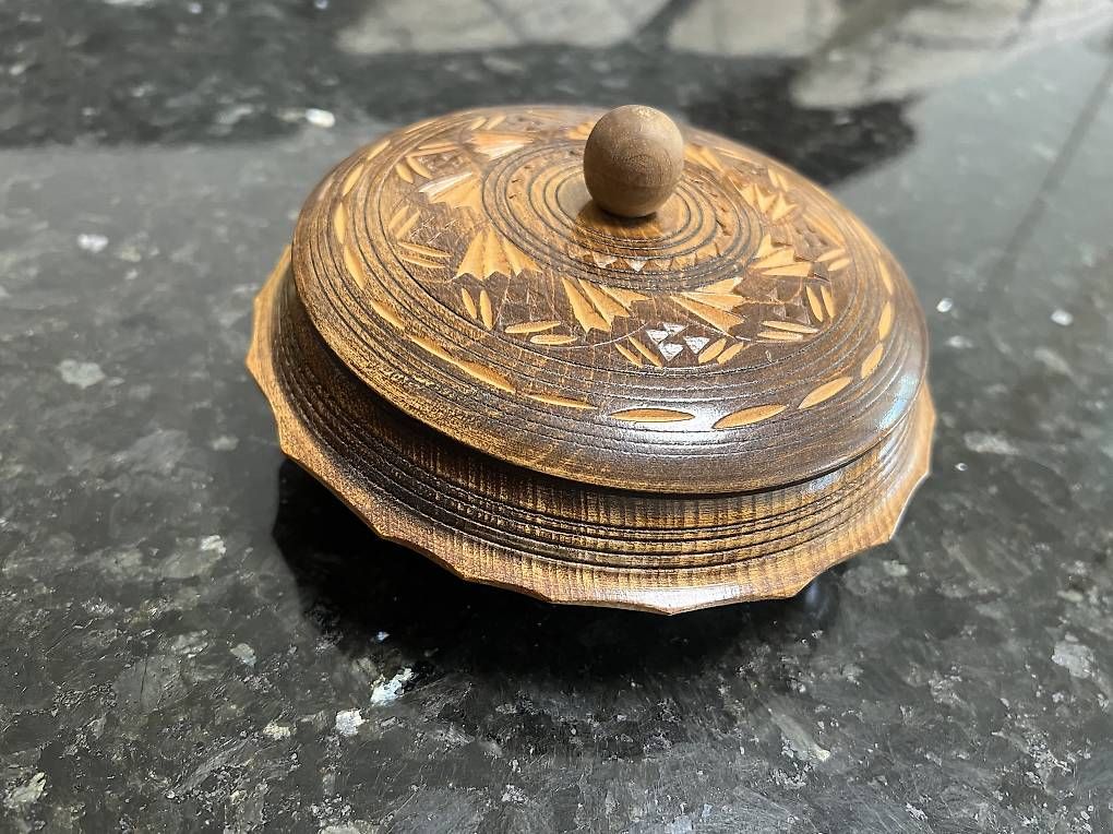 Articoli in legno: Holzdose mit Deckel, Vintage – Usato da Emmenbrücke venduto da paj_q8wx 1