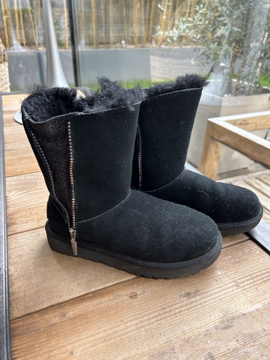 Ugg Chaussures femmes: UGG tolle Winter Boots schwarz Gr. 36 – D'occasion à Wädenswil par miss_kaykay