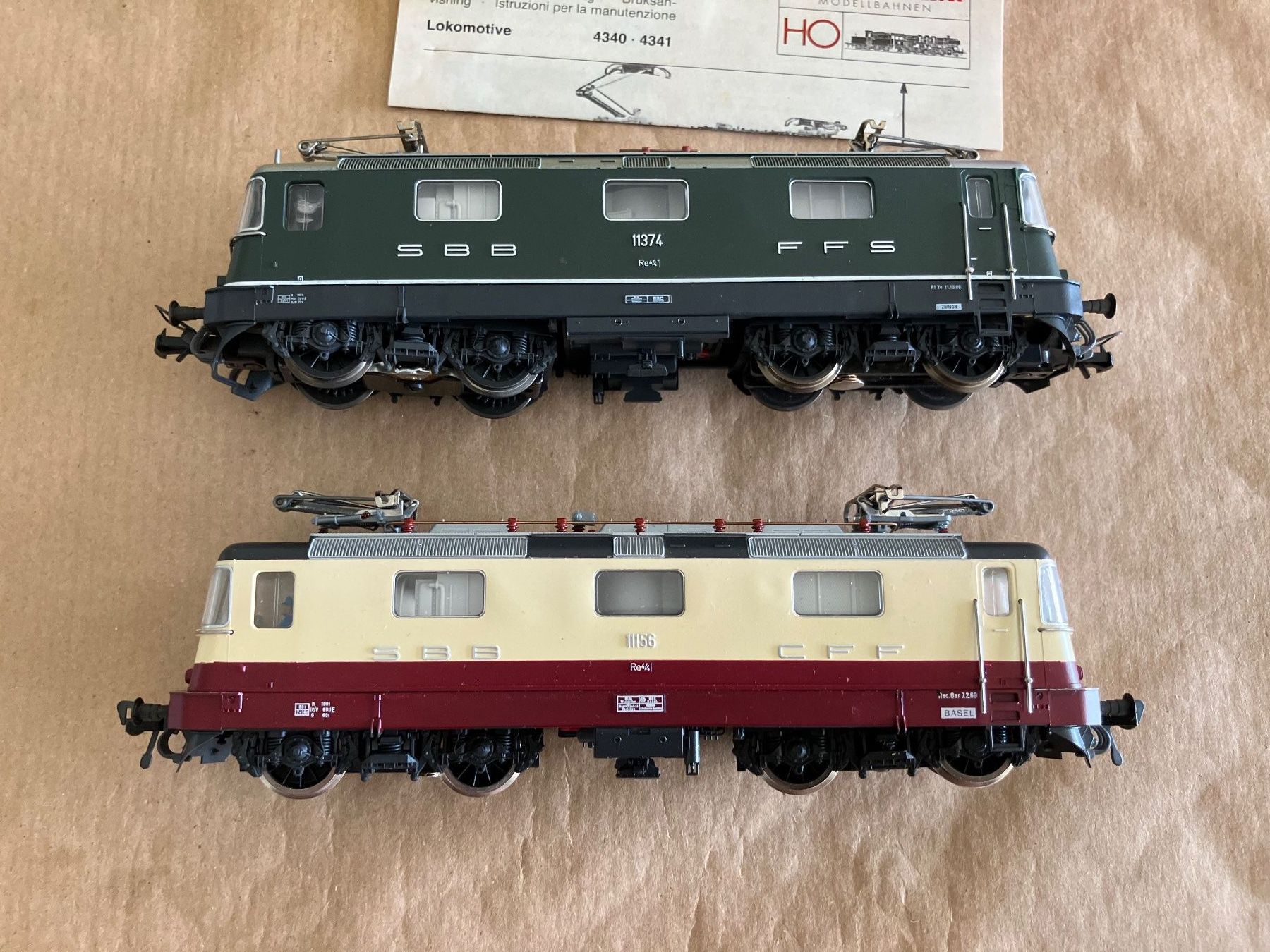 Fleischmann Modellini di ferrovie: 2 Stk. Fleischmann Re 4/4'', TEE und grün, 2-L Glechstrom – Difettoso da Bütschwil venduto da Semaphor 1