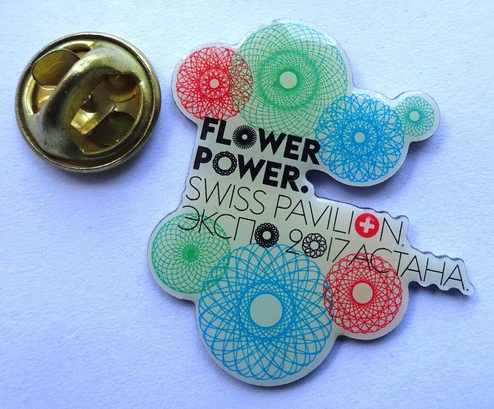 Placchette & Badge: Pin FLOWER POWER  Swiss Pavilon – Usato da Utzenstorf venduto da BUtter81