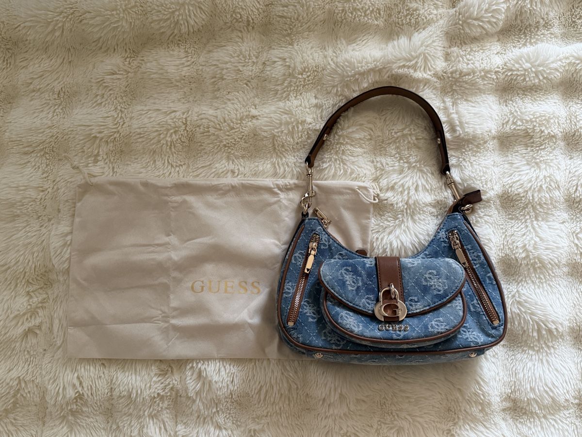 Guess Taschen für Damen: GUESS Denim Monogram Schultertasche – Neu (gemäss Beschreibung) aus Aarburg von manju2007