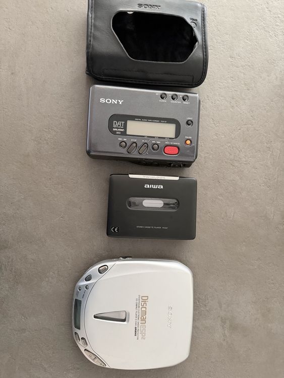Sony DAT Walkman TCD-D7, Aiwa Kassetten-Player & Discman D-E (Defekt ...