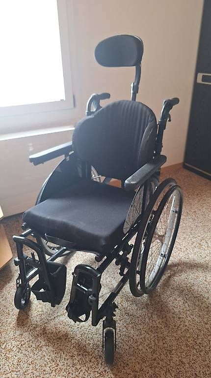 Sedie a rotelle: Küschall Compact (Manueller Rollstuhl) mit Scalamobil – Usato da Jona venduto da Mokona7 2