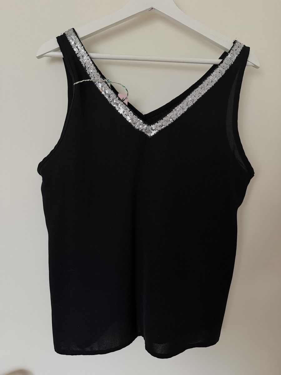 Top: Haut noir avec paillettes taille M – Nuovo (secondo la descrizione) da Dombresson venduto da feline_ne 2