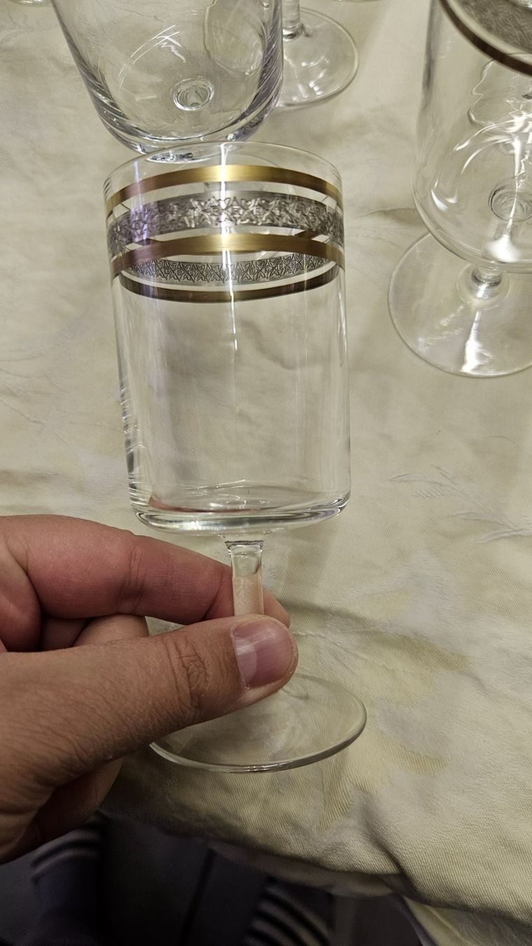 Bicchieri: Serie di bicchieri con righe oro e argento (8+7+7) – Usato da Melano venduto da H-Sara 1