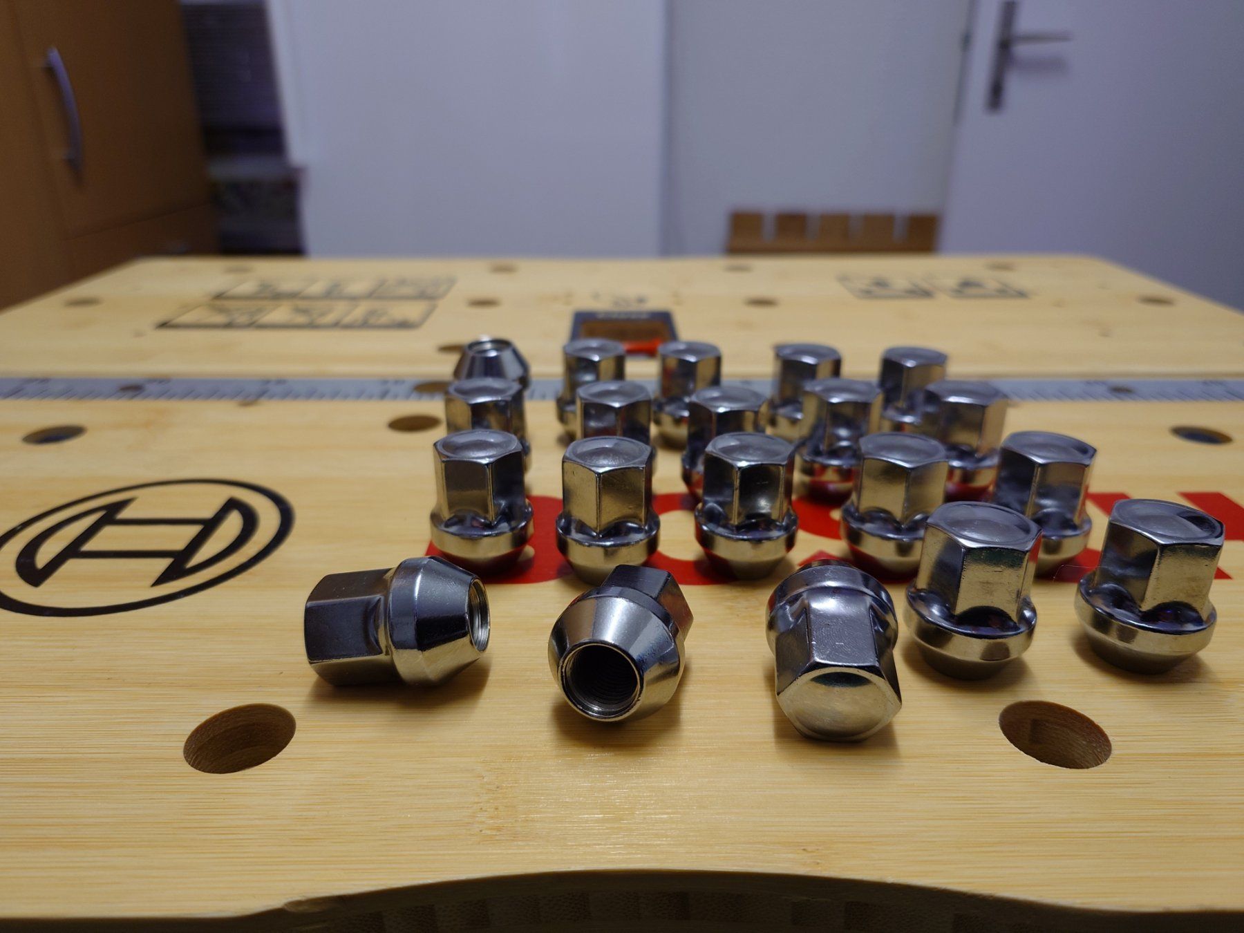 Toutes les pièces auto: Radmuttern – Neuf (Voir description) à Nottwil par cellogau 1
