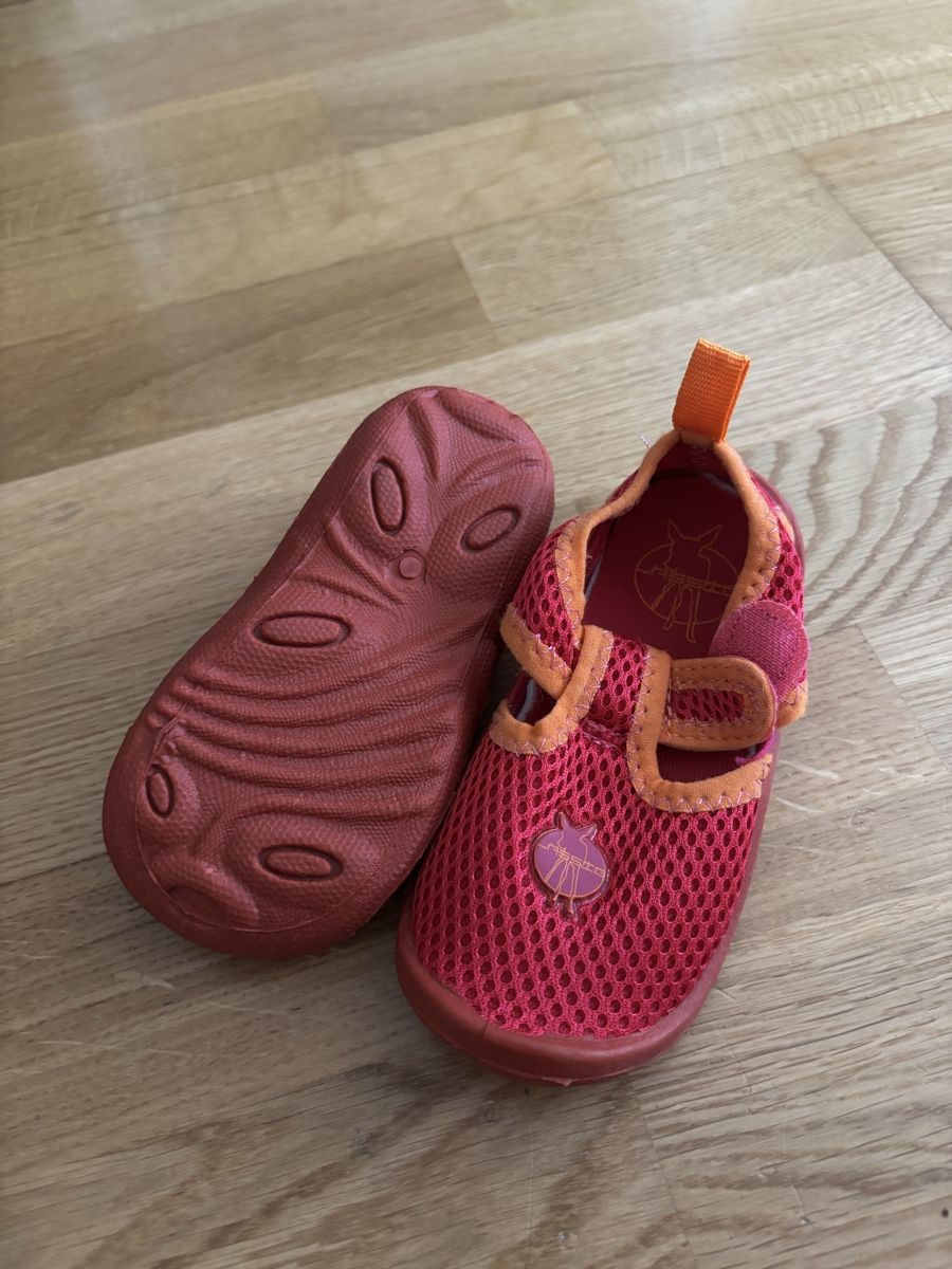 Scarpe per ragazzi: Kinder Badeschuhe Gr. 23 – Nuovo e nell'imballaggio originale da Zürich venduto da Gin_gg9p 1