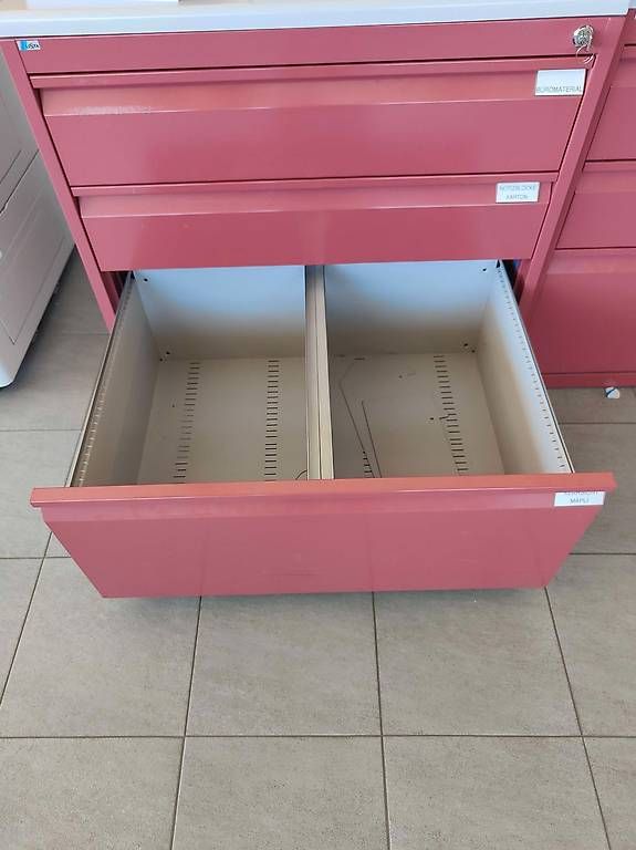Établis: 2x Lista Unterschrank rot mit Schubladen – D'occasion à Studen BE par Rufenacht 2