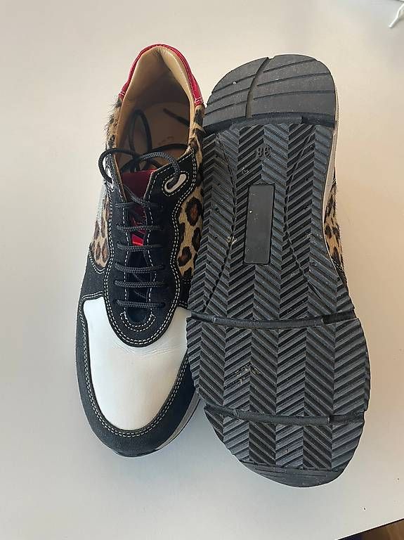 Scarpe da donna: Turnschuh Damen – Usato da Oberrieden venduto da Moraira14 3