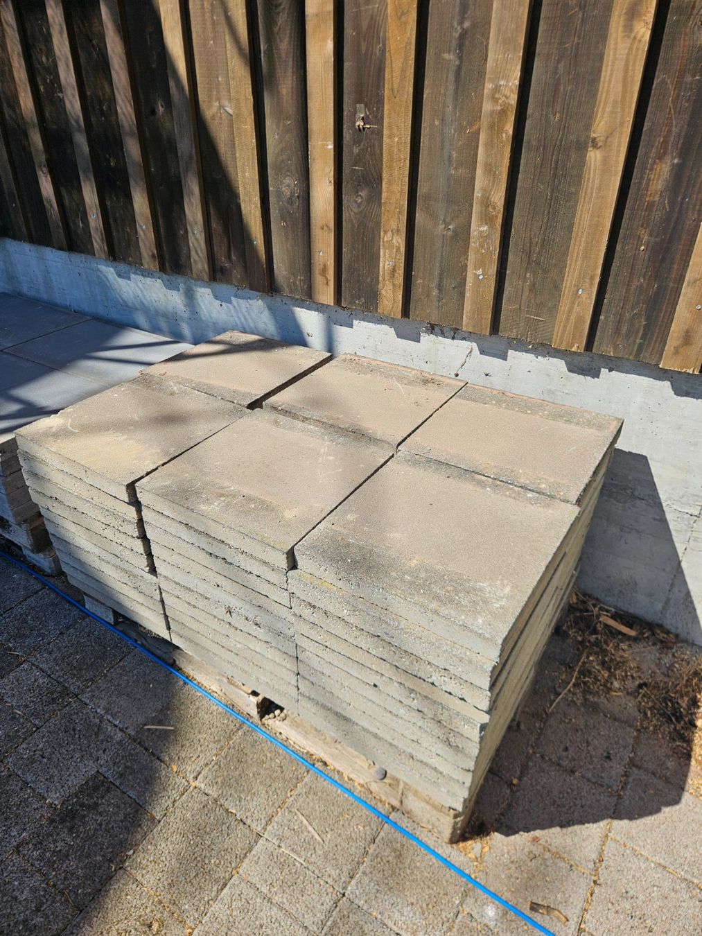 Rivestimenti per pavimenti: Terassenplatten, Gartenplatten, Betonplatten 150 Stk – Usato da Subingen venduto da honigbuur 1