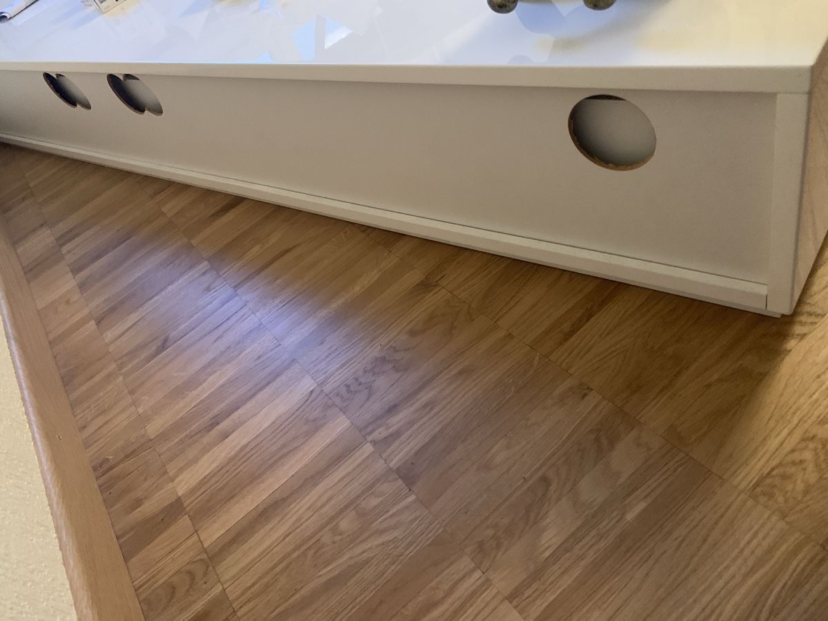 Mobili TV: Low Board – Usato da Widen venduto da JonesDesire 1