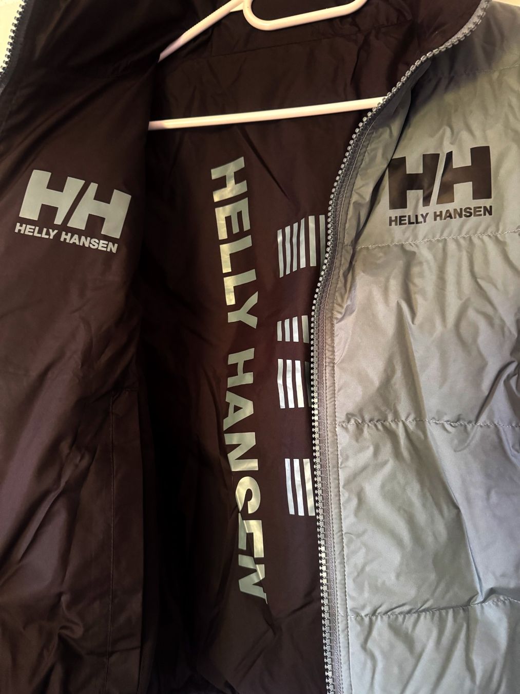 Jacken: Helly Hansen | Winterjacke✨ – Gebraucht aus Küsnacht ZH von cupcake11 1