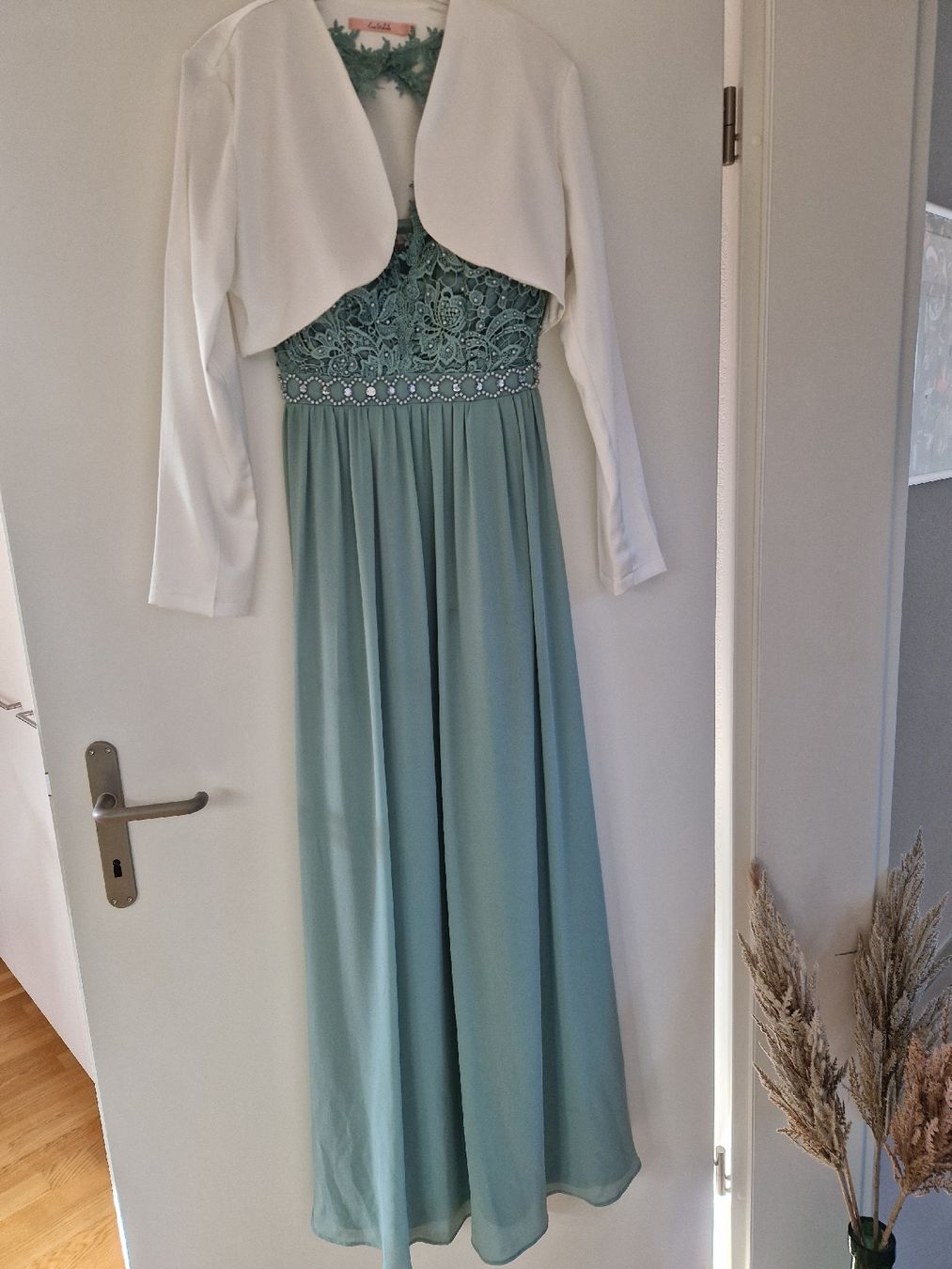 Kleider: Abendkleid matcha inkl. Stola & Bolero – Gebraucht aus Lyss von katelisa 1