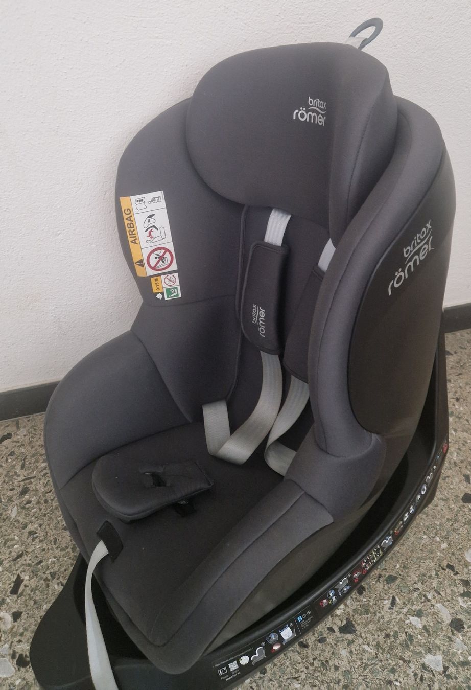 Britax Römer Auto-Kindersitze: Römer Dualfix M Plus I-Size – Gebraucht aus Sursee von celevanessa 1