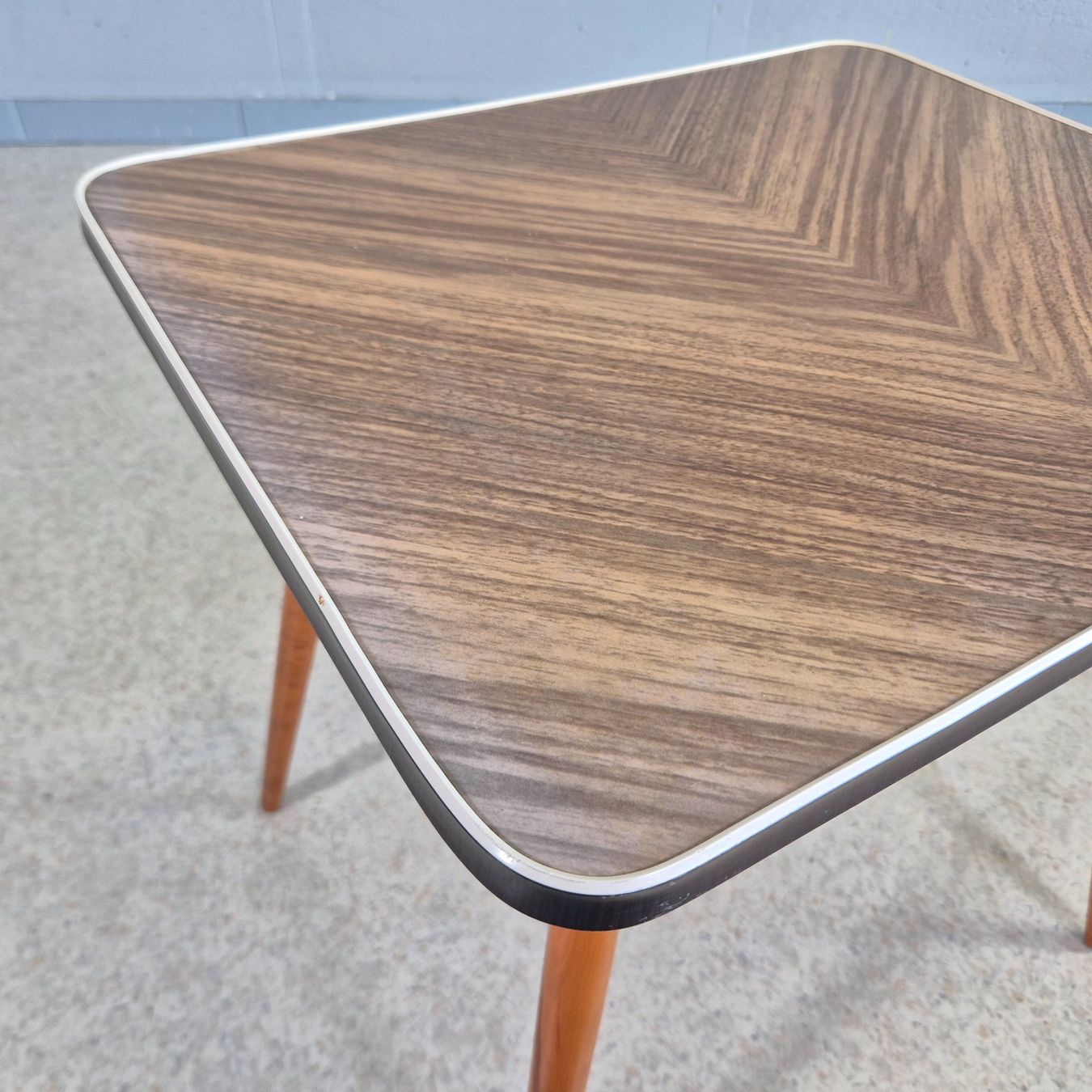 Tische: MCM Coffee-Table Beistelltisch Holzoptik Tisch – Gebraucht aus Nottwil von Wondewa-Shop 3