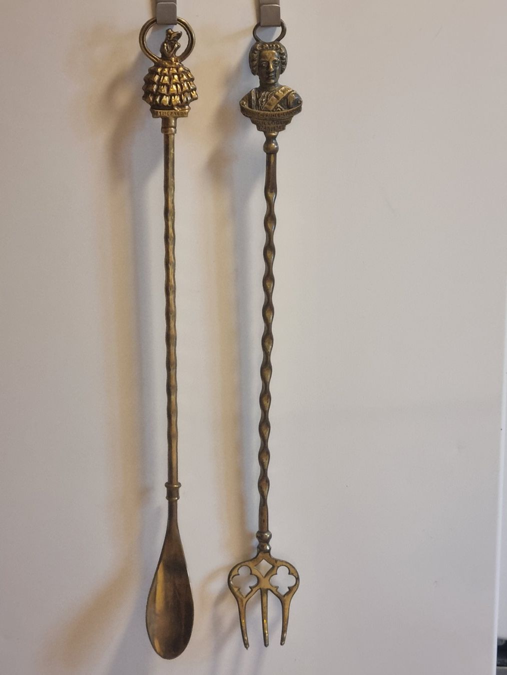Tutte le decorazioni: Antikes Deko-Set aus Messing: Gabel & Löffel – Usato da Scharnachtal venduto da devin03 1