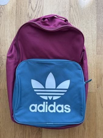🎒Adidas Backpack – Excellent Condition