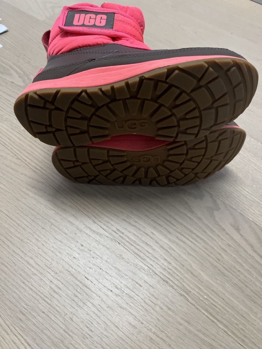 Ugg Scarpe per ragazze: Winter-Boot UGG Gr. 33.5 mit Lammfellsohle – Usato da Brütten venduto da Aerox82 2