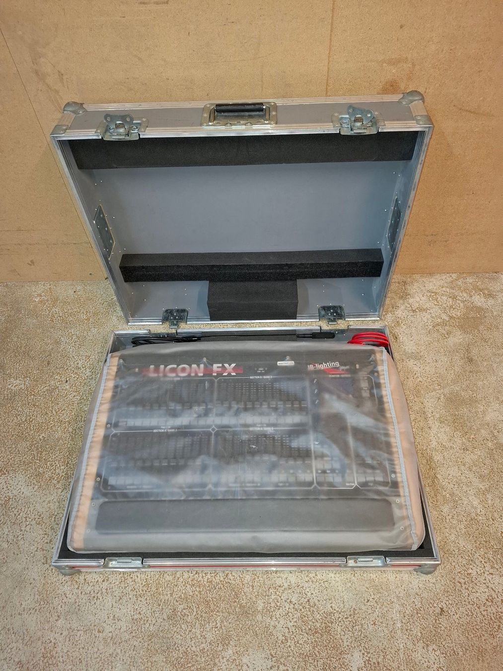 Console di mixaggio: JB Lighting Licon FX Lichtpult inklusive Case – Usato da St. Gallen venduto da moving_st.gallen 4