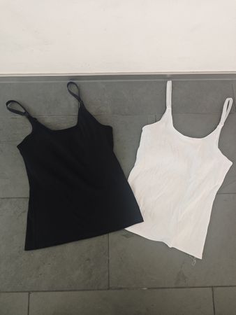 2 Still-Shirts, gerippt, Grösse M