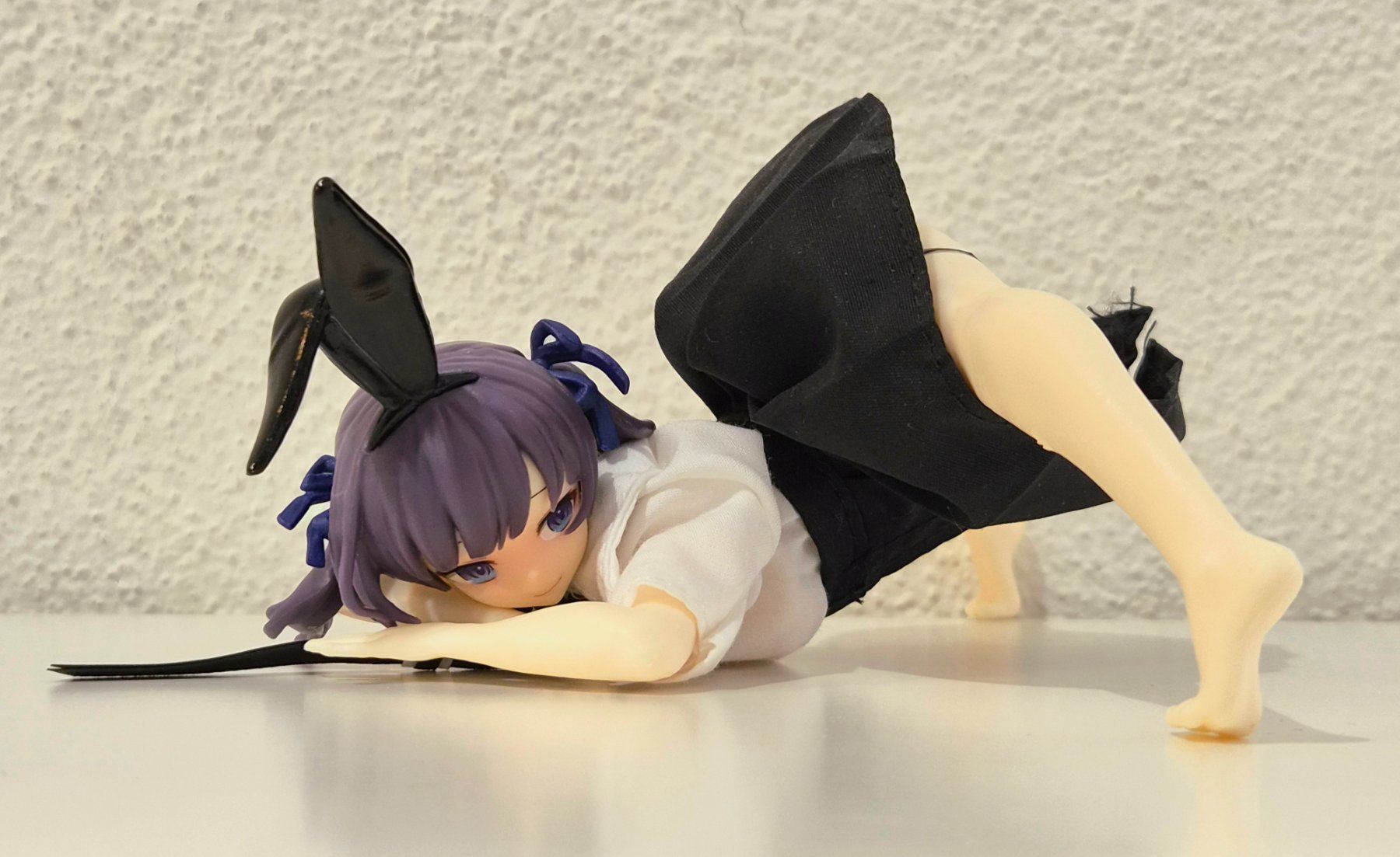 Statuette: Anime-Figur: Schülerin mit Hasenohren – Usato da Zürich venduto da New_username 1