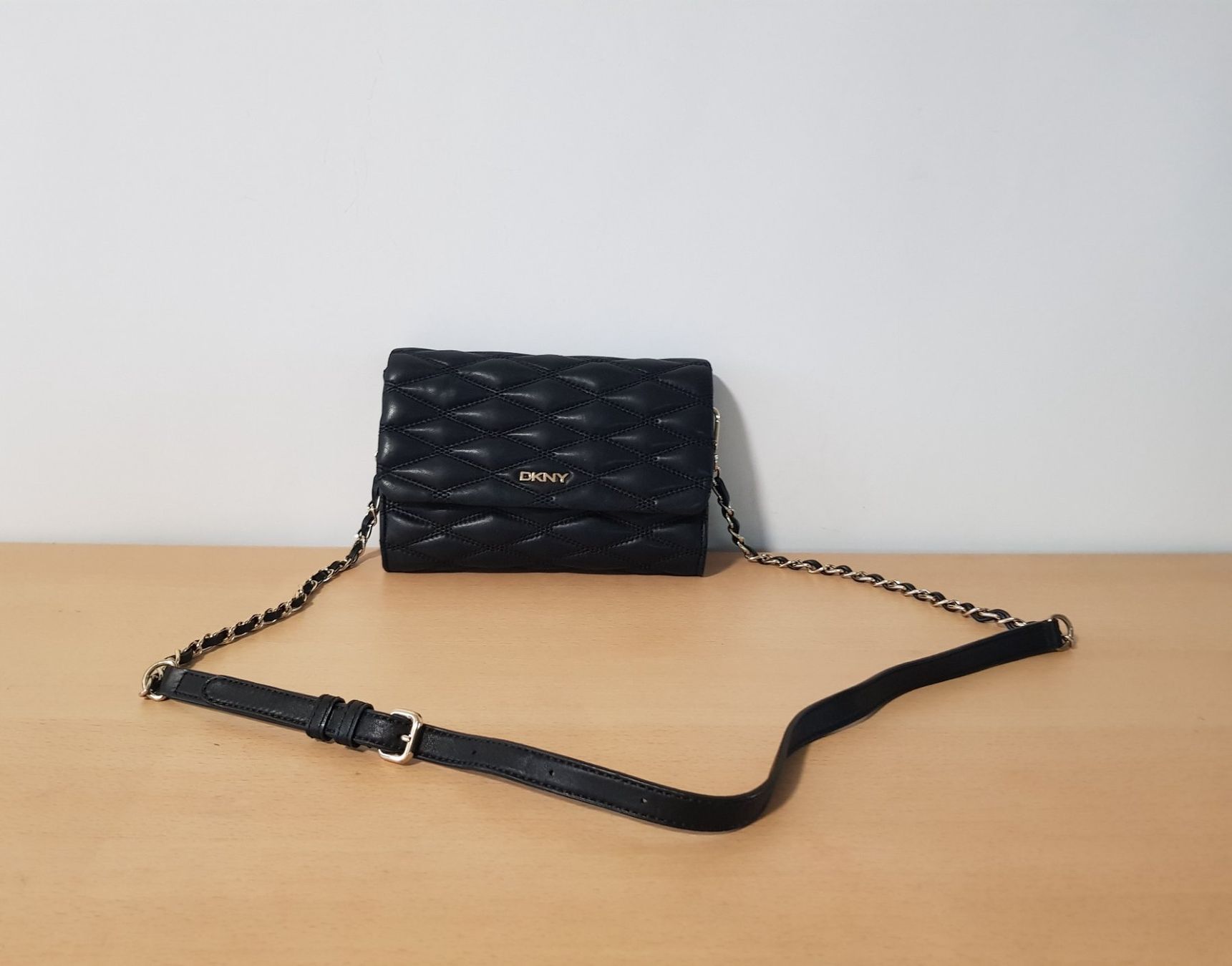 DKNY Borse da donna: DKNY Leder-Umhängetasche – Usato da Basel venduto da fafa68