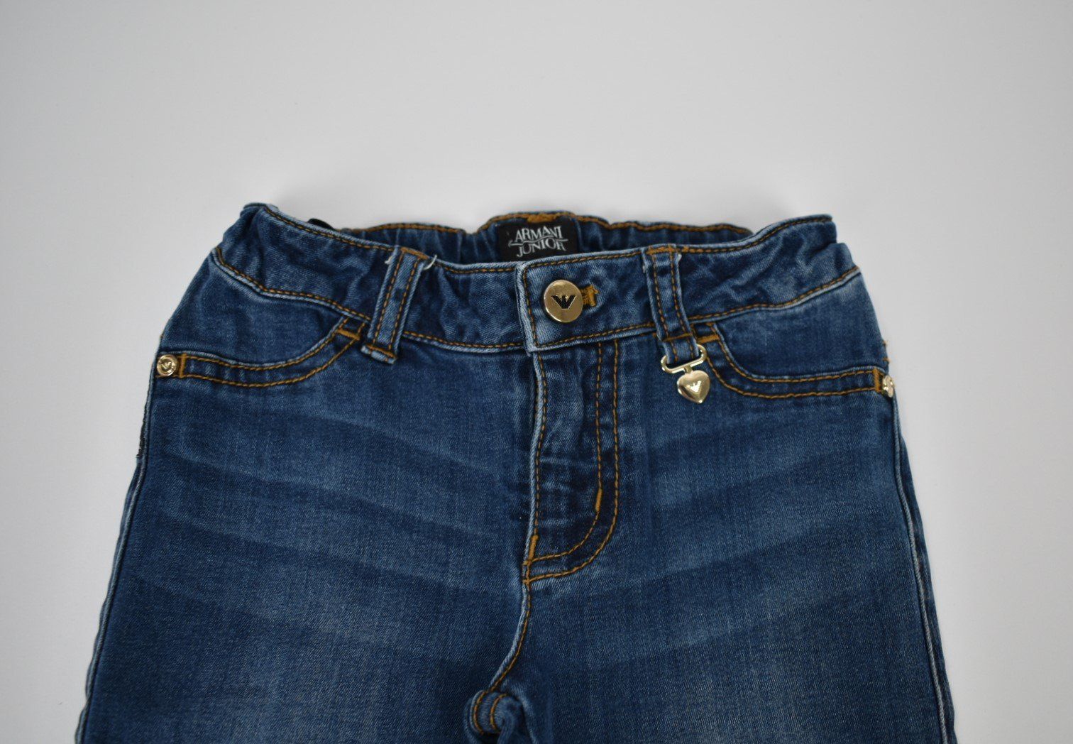 Armani Pantaloni: Armani Junior Jeans, Mädchen, Gr.104, skinny – Usato da Nürensdorf venduto da 2ND_STORY 1