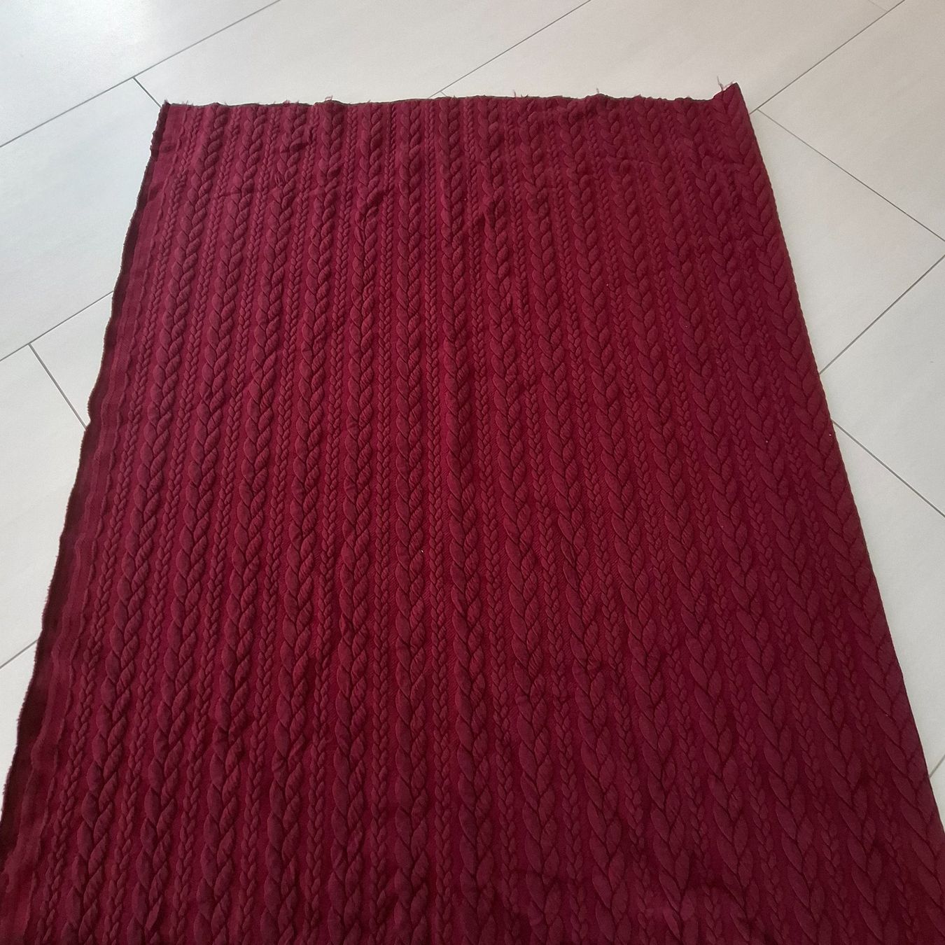 Tessuti: Jacquard Zopfmuster bordeaux – Nuovo (secondo la descrizione) da Schöftland venduto da mir_f9w6